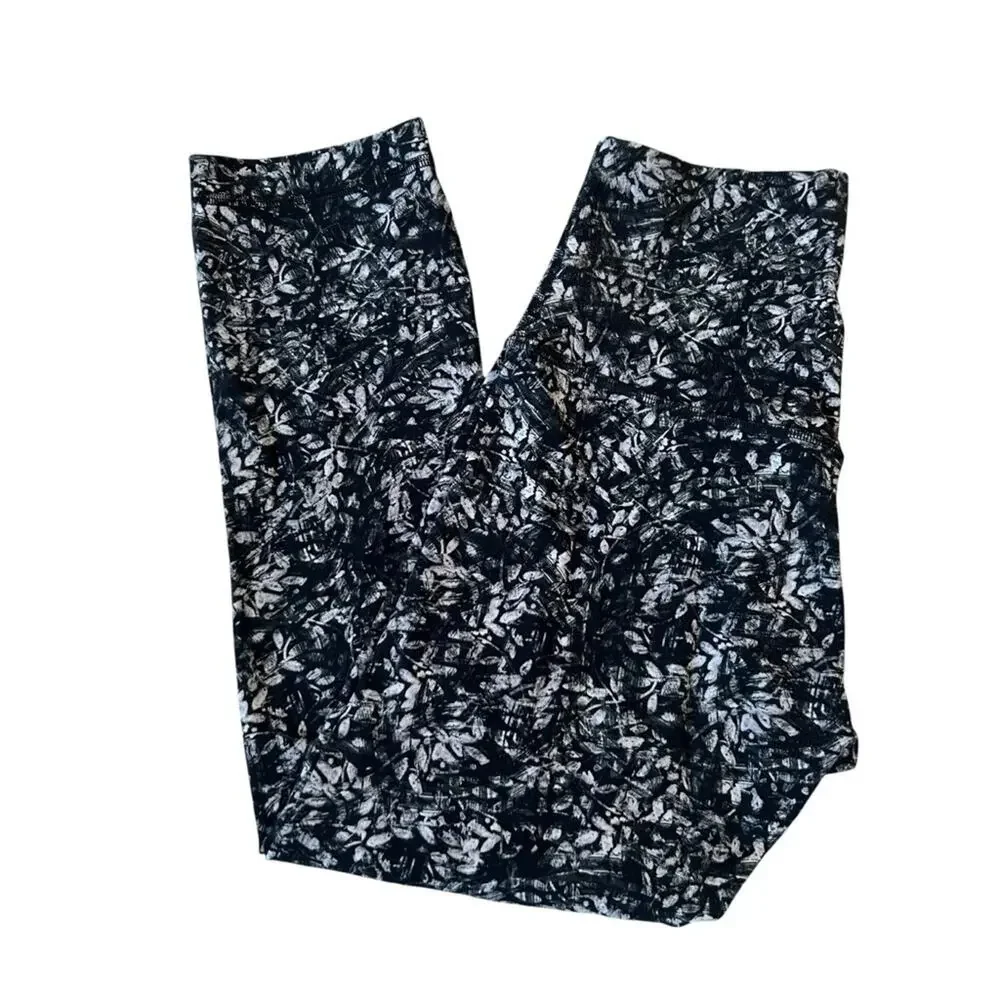 Lululemon Black and White Leaf Floral Patterned Crop Leggings Size 4